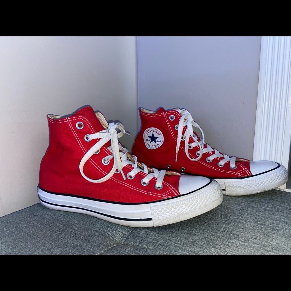 Red converse high tops w size 10 m size 8